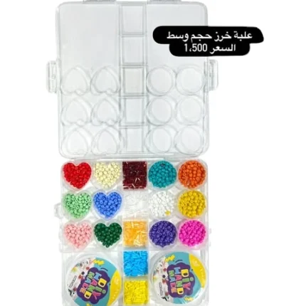 علبة خرز مع خيوط
