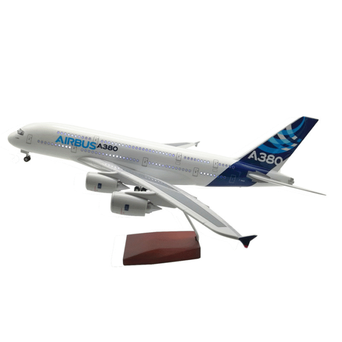 ⁦مجسم طائرة إيرباص A380 – تصميم فاخر مع قاعدة وعجلات | ديكور مكتبي لعشاق الطيران⁩ - الصورة ⁦1⁩