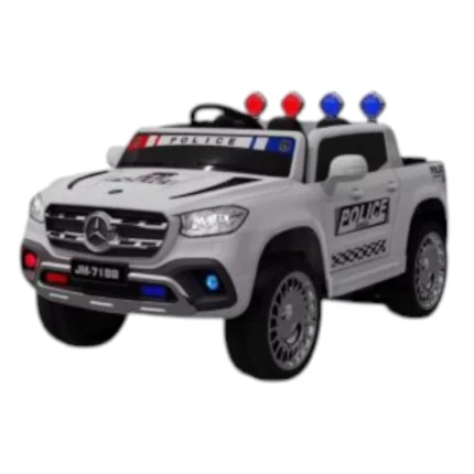 سيارة يقودها الطفل